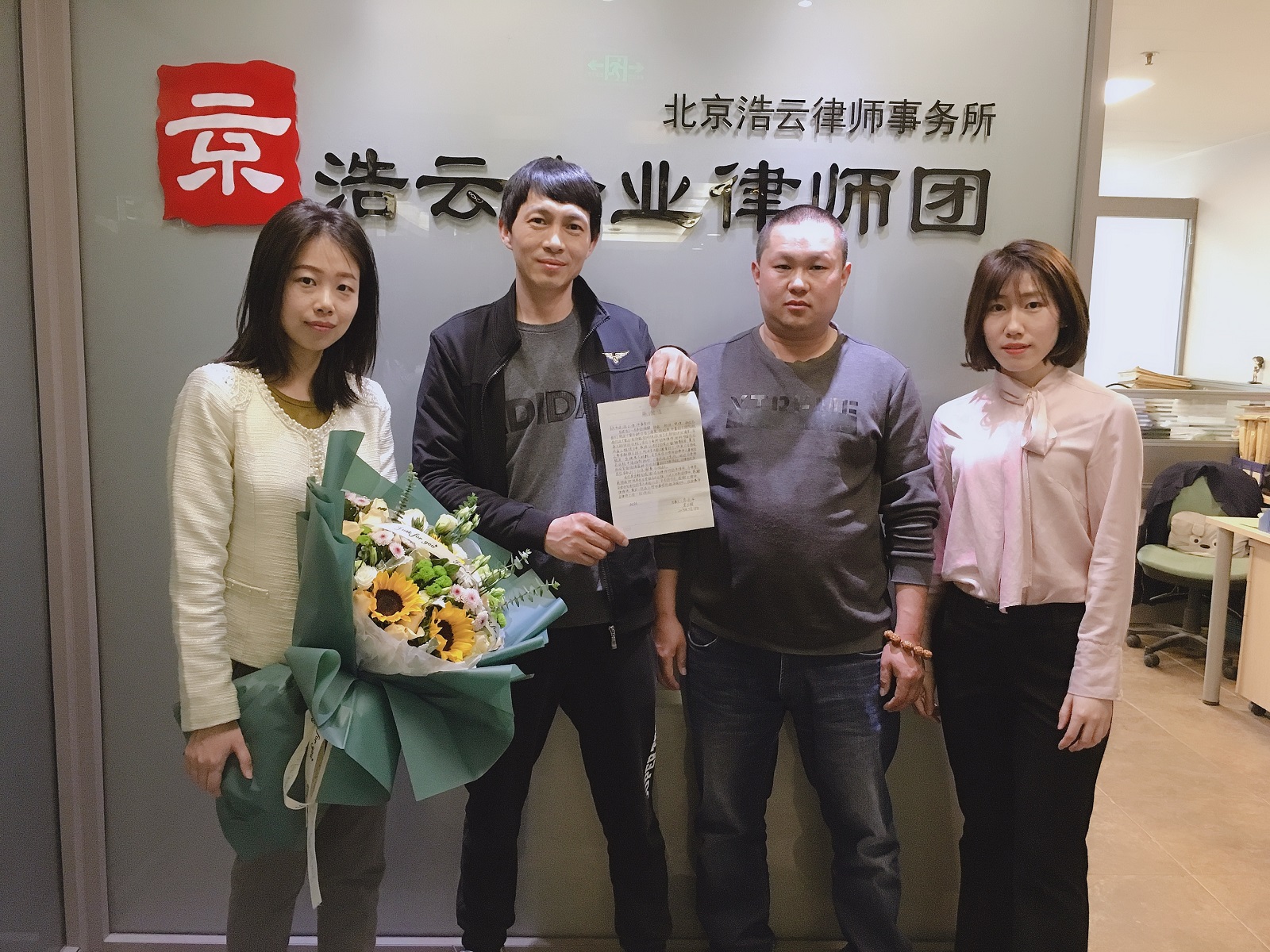 公司不签劳动必一运动
，员工劳动仲裁败诉还能要到赔偿金吗？